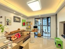 新出笋盘 三开间朝南 精装修 自住保养好