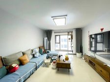 商品住宅 近地铁 双卫生间 高楼层采光充足 购物方便 电梯房