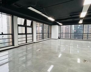 世纪城天府二街地铁口 整层出售 户型方正物业费10使用成本低