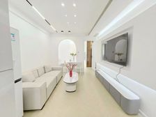 上新 中式带装修和电梯 户型方正南北通 位置安静 有附赠面积