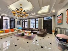 城市别墅 五室四厅三卫 带地下 大于房本面积倍 私产满5年