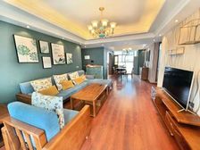 莱蒙北区 新出138平豪装次新房 拎包入住 装修全实木家居