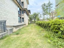 万科物业,端户大花园,地下室全明,共四层,利用率高,三面采光