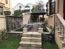 急售 红谷滩万达广场旁豪装别墅,自带200平大院子两百万豪装