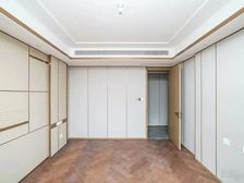 新城荣盛天翌 5室2厅3卫 精装修 560万元