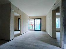 磁器口地铁站旁边的洋房一天都没有住过 朝南急售