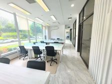 上地科技大厦,精装部分家具,干净敞亮,一层南向,西二旗地铁口