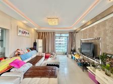 近轻轨换线,朝南,住家精装修三房,随时看房