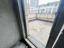 洋房顶楼两层带屋100平露台 双轻轨旁 新小区 业主诚心卖