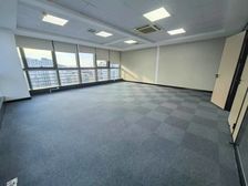 星海广场地铁口 天翔国际大厦206平 带隔断朝南交通便利
