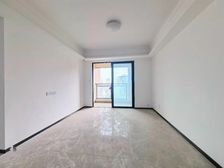 公园南 精装3房2卫 业主 60万急售 双包包