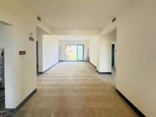 (可刀。260平大花园)洋房端户,带车位 带地下室,三面花园