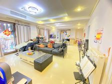 商品房 小区新 出行方便 带电梯 朝南 临地铁