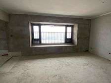 鲤城西湖公园旁保利天汇 南向顶层四居 满二毛坯 商品房