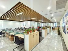 写字楼出租丨五象总部大厦丨1000平拎包办公丨电梯口三面采光