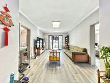 小区稀有电梯洋房,一梯一户,中间位置,全新毛坯