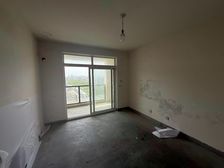 高楼层视野无遮挡 南北通透 近地铁 商品房 出行方便 带电梯