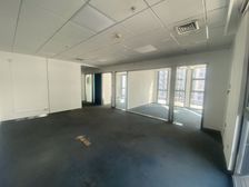 望京华彩大厦办公室117平精装2带空调24时负一地铁