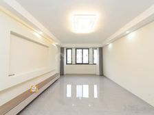 新上电梯三房 电梯已经在运行了 电梯高区 花苑位置