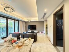 80平大花园香吗轻轨旁,拎包入住(随时看房)