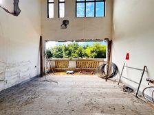 观音桥附近的独栋别墅 有电梯土建都做好了 花园几百平 视野好