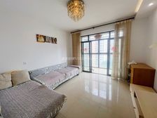 带电梯 大两居 中间好楼层 临地铁 高绿化 装修好 明厨明卫