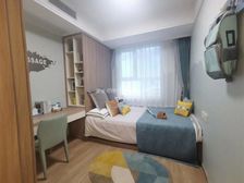 园区东 精装修湖景洋房小区 总高11层,环境好 周边配套齐全