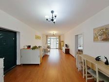 欧式建筑洋房!南北两房两卫!小区花园位置!有钥匙!诚意出售!