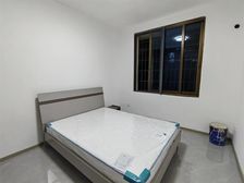 大礼堂旁边精装两室 领包入住