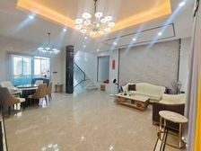 容桂幸福新建5年楼龄单家 4层建筑前后64米路 有车库