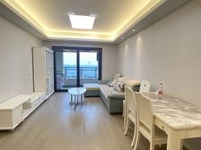 景观三房 面积99平 客厅正气,通风佳。