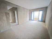 新上四房!还带一个产权车位! 随时可看房 万达商圈