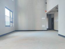 四房跃层,带两个阳台,跃层大卧看江,户型方正