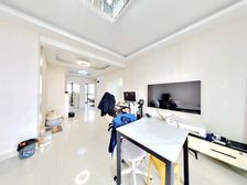 不靠高速 边套全明户型 中间楼层带固定车位 随时看房 价可谈