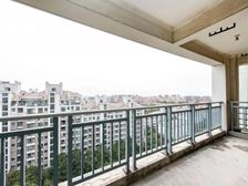 久阳电梯高层 满五年 正对小区中心花园 带车位 价格可谈