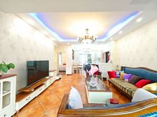 临万达 顶跃洋房 带独立露台 70平露台 直接拎包入住保持新