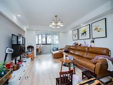 101平左右本区只有这套在卖,精装好,诚心出售,性价比很高