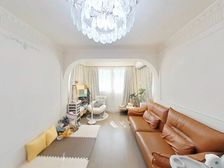 精装修 地铁口 全明一房5楼非顶楼