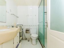 紫晶南园电梯房高区,二室二厅南北房间。住家装修空置中看房方便