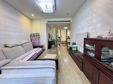 赠送产权车位精装修。看房有钥匙,业主买好新房,价格看中好谈。