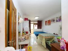 南沿里,低楼层,南北通透,装修好,满五,配套齐全,急售。