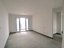 前黄F中旁 新城郡未来简装四房二卫边户 满2 单价1.1万加