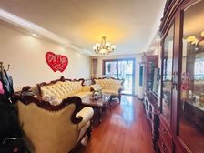 电梯大三房! 户型!电梯好楼层!次新小区!居住舒适!有车位