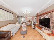 电梯大两房 装修好 中间楼层采光好 南北通透 看房随时