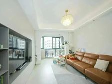 九亭地铁口800 ,豪华装修一年,业主诚意出售,价格能聊