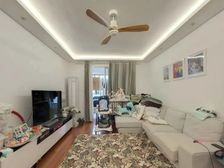 地铁0距离,家具家电全送,满五税少,随时可看,可谈!