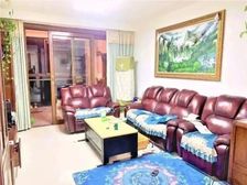 近地铁 满五税少 价格可谈 送车位 精装修房东急售