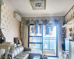 万科四季花城 装修保养超好 华为旁小三房 可以直接拎包入住