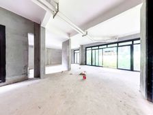 单边大别墅 门口可停车, 私家大花园