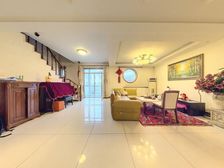 上叠别墅,精装修,集中供暖,带免费固定车